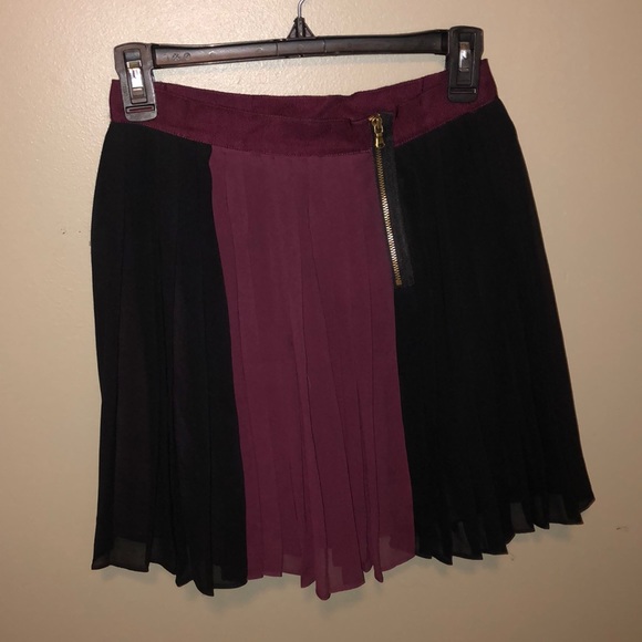 Club Monaco Skirt **Never worn** - Picture 2 of 3